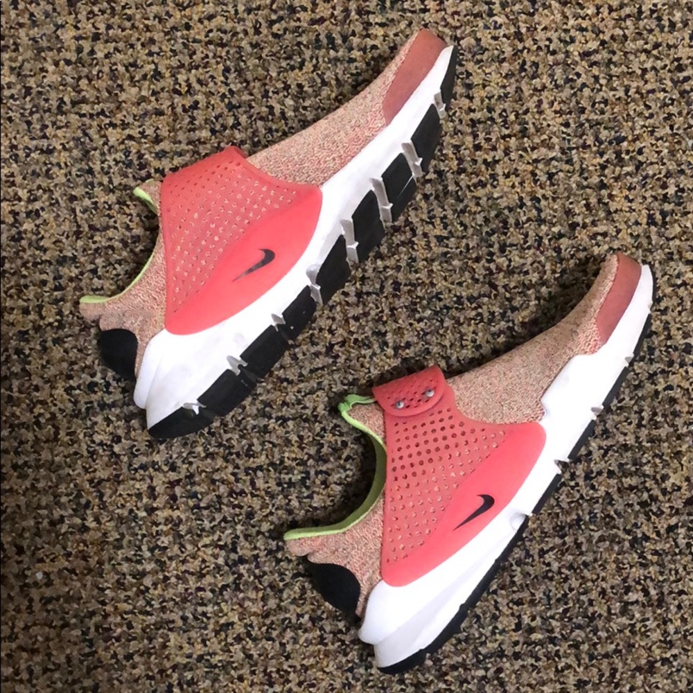 Nike - Picture 2 of 2